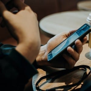 いつでもどこでもスマホで読める!持ち運びにも便利な電子書籍(デジタル版)をご存知ですか?