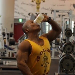 スポーツジムで聞きました!「みんなプロテインは1日何回飲んでいるの?」