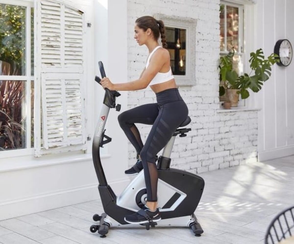 GMGH401○Reebok / リーボック フィットネスバイク Astro6 自宅で本格ダイエット！インテリアに馴染むフィットネスバイクが登場