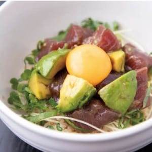 栄養満点!カツオとアボカドの玄米ポキ丼【カラダのお悩み解消レシピ】
