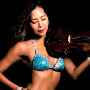 筋肉と音楽の融合!美ボディ大会初出場のプロバイオリニストが魅せた