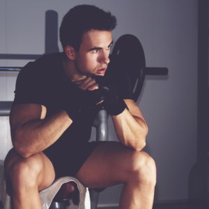 週1日の筋トレではほとんどテストステロンが分泌されない?男性ホルモンから筋肥大を考える