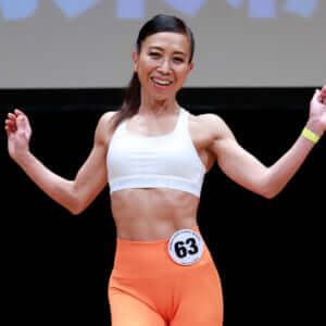57歳のスパルタンレース3冠女王は美ボディコンテストでもすごかった!