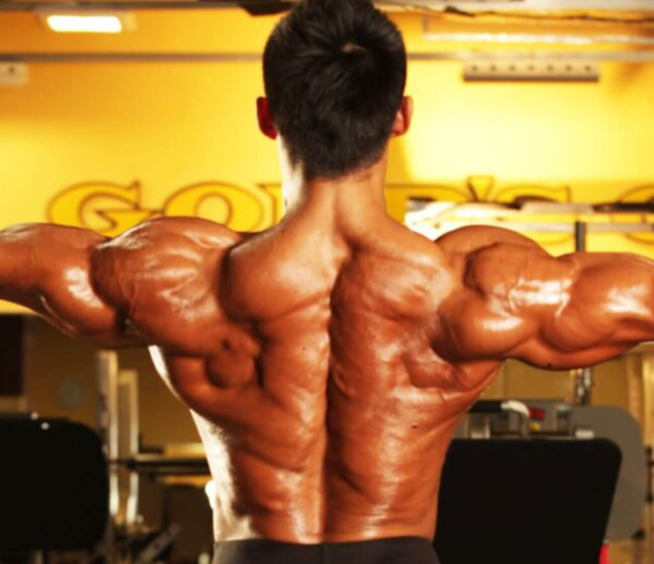 ラットプルダウンのやり方やフォームは?背中の筋トレを世界王者鈴木雅が解説!