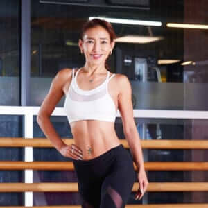 筋トレで子育て鬱を乗り越え縦ライン輝く美腹筋に|筋トレ女子250人に聞いた美ボディの秘訣Vol.28 小林光英さん