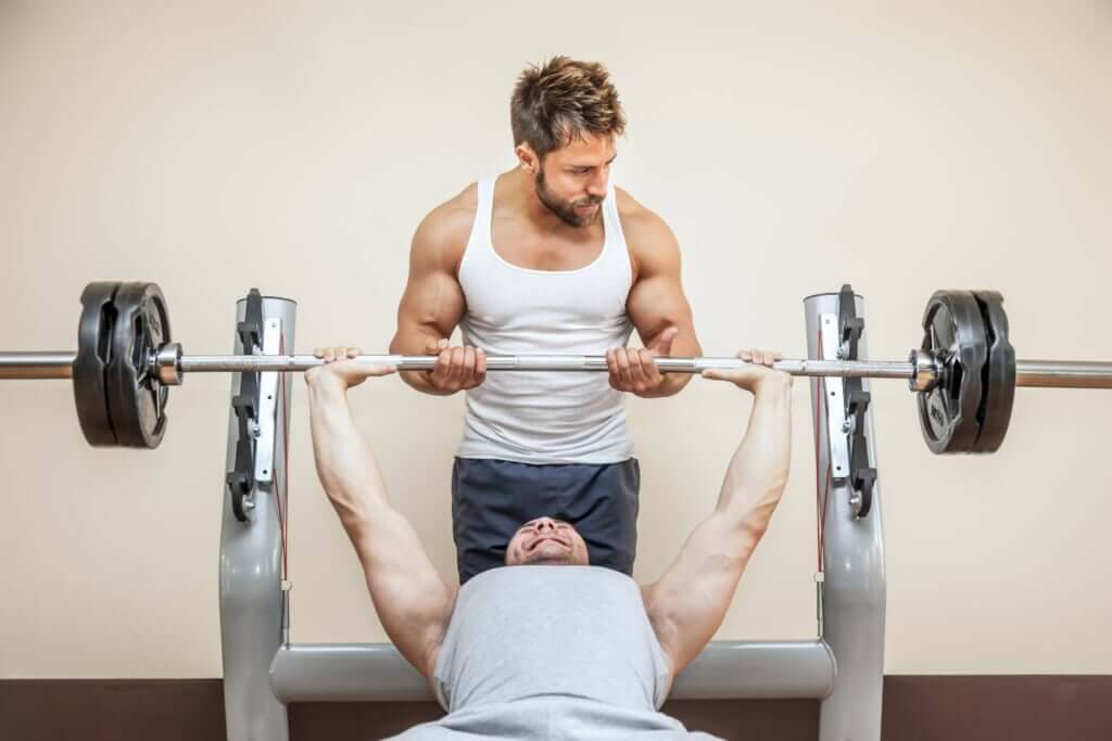 友達以上コーチ未満」筋トレのパートナーがいれば限界を超えられる