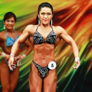 ボディフィットネス界のバルキービューティーが大きな筋肉を武器に女子フィジークへ転向!?