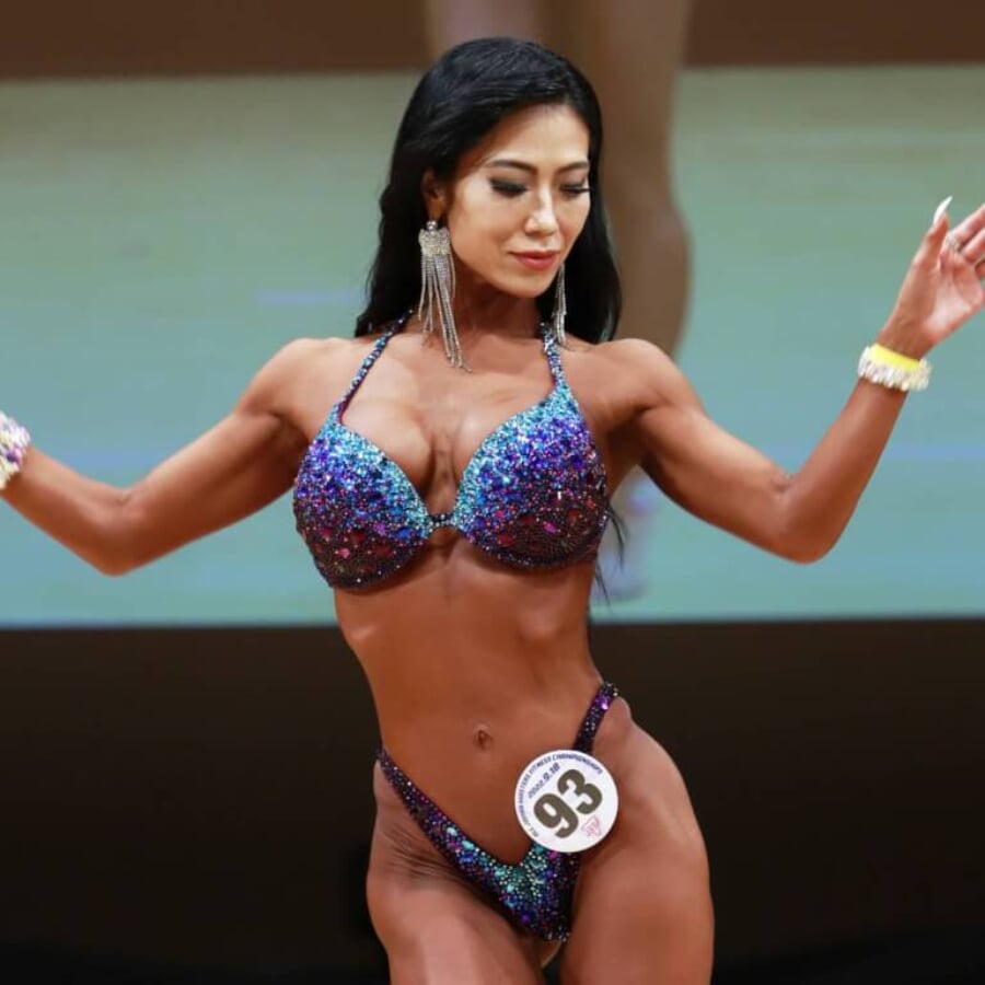 負けても前を見続け階級別女王の座に。小麦色の肌と完成度の高いボディ