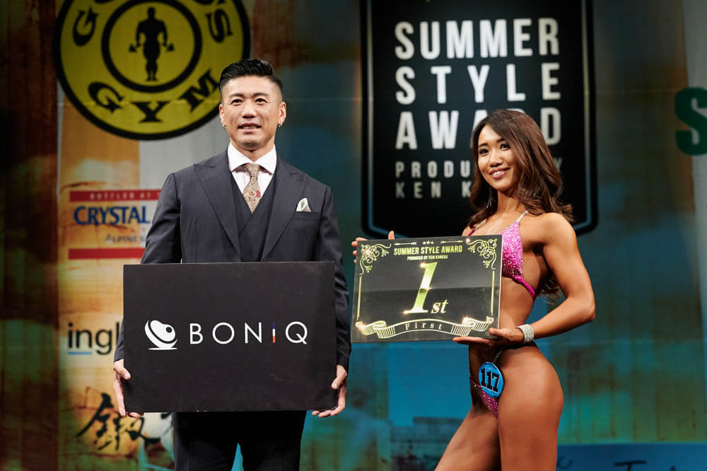 （写真左から）金子賢氏と吉岡里央奈選手