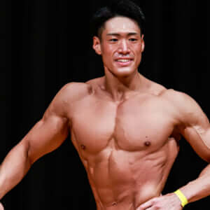 元柔道男子が筋量を武器にメンズフィジーク優勝!減量のコツは睡眠