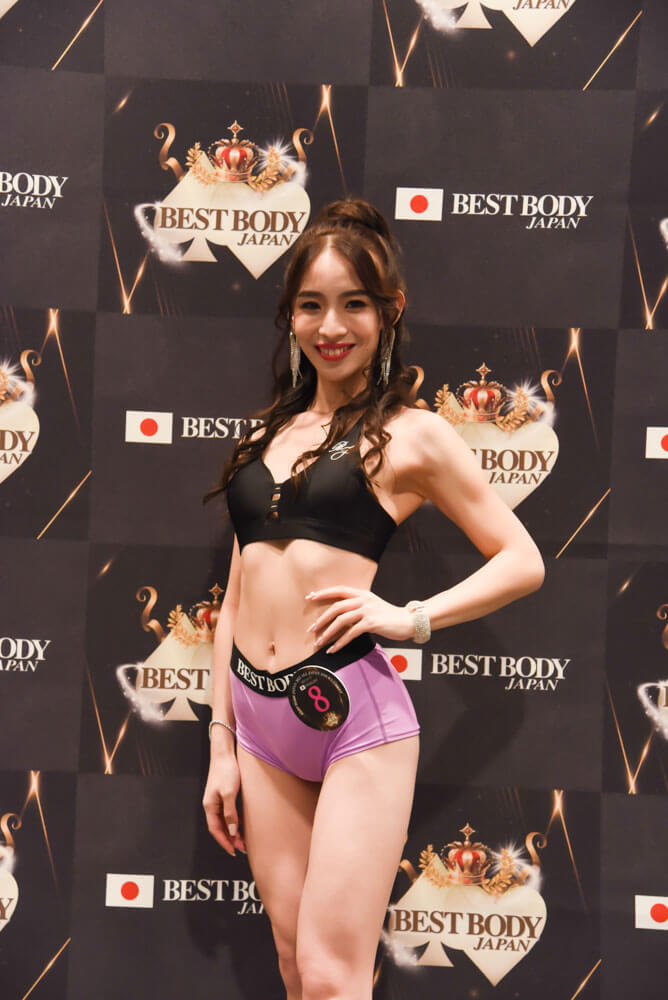 麓茜さん
