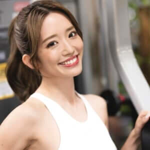 「くびれはどこ?」なんて言わせない!“戦慄のくびれボディ”エミリーが伝授する筋トレ方法