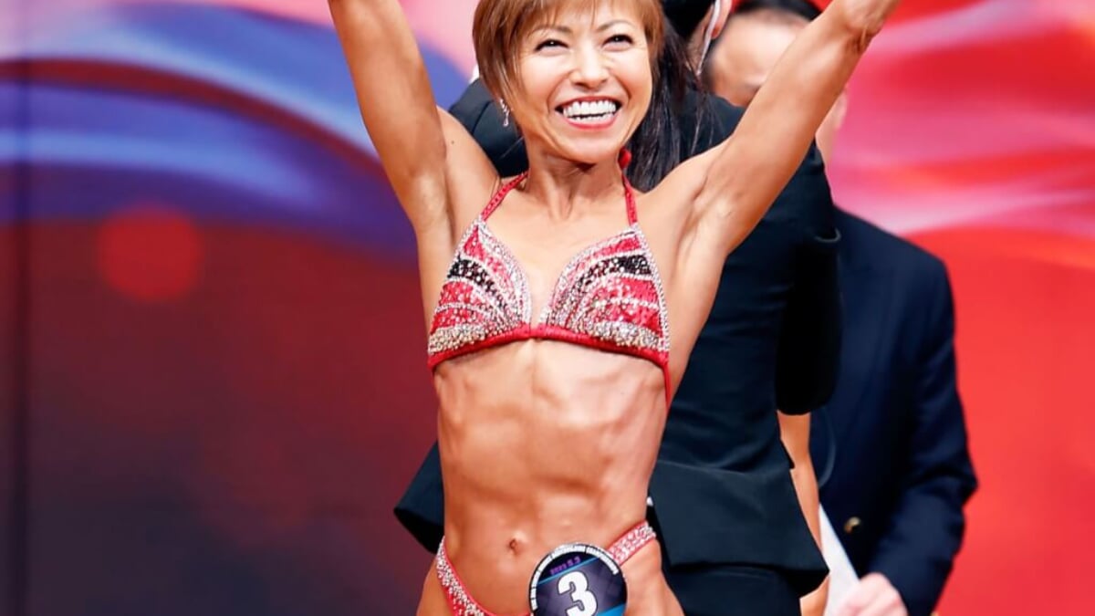 笑顔が輝く55歳事務職・1児の母がみせた鬼の棲む背中 | FITNESS LOVE