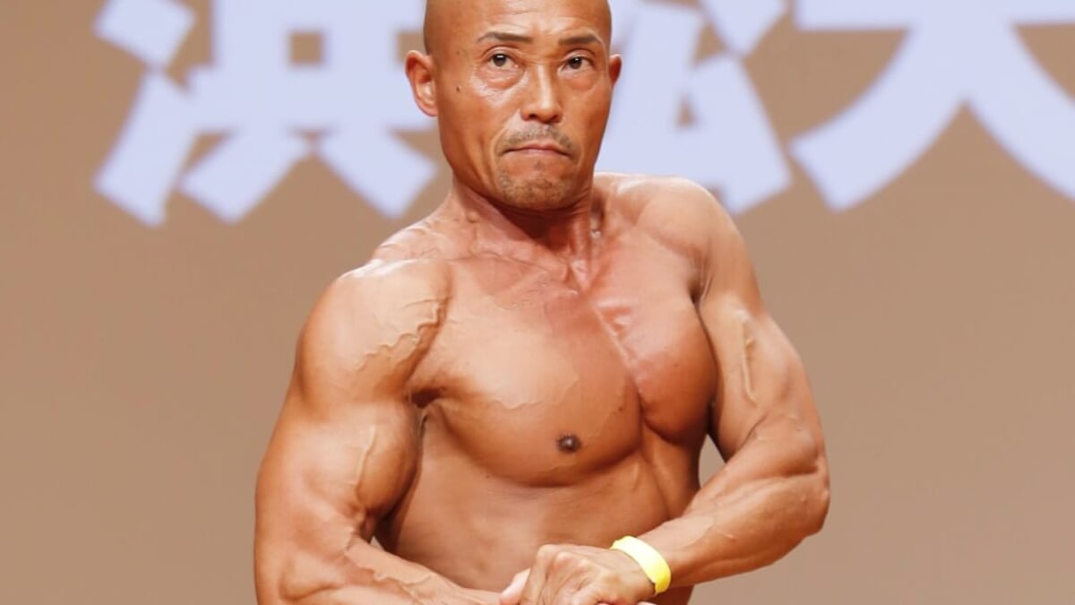 プロレスラーに憧れて鍛えた大きな大胸筋！55歳の名古屋市職員がボディ