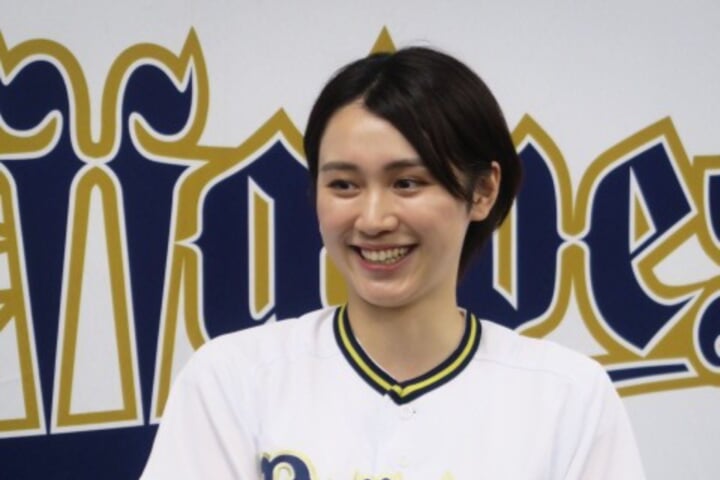 吉岡恵麻が始球式セレモニーに登場