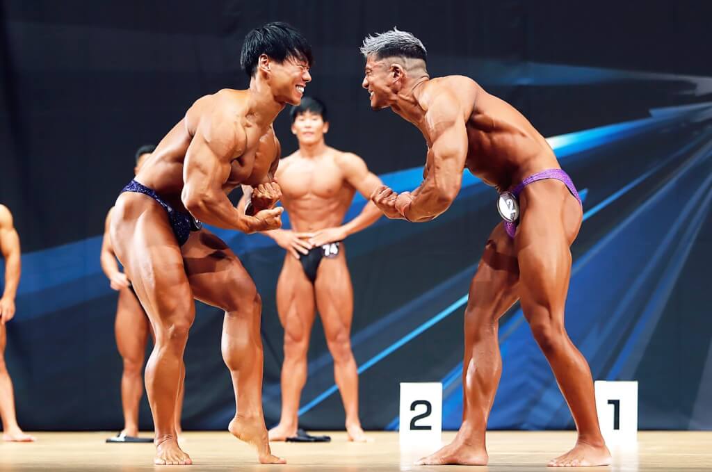 大久保恵介さん（右は2位に入った持田教利さん）