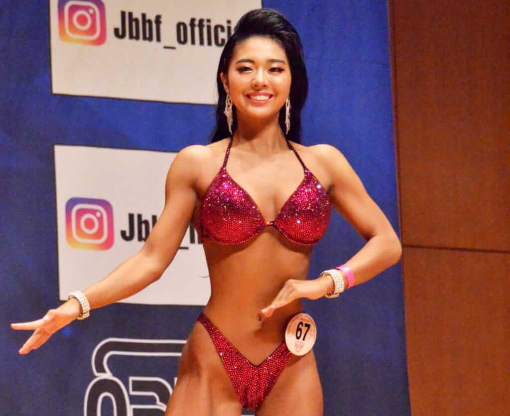 16歳の高校生、ビキニフィットネス初舞台は涙のポージング | FITNESS