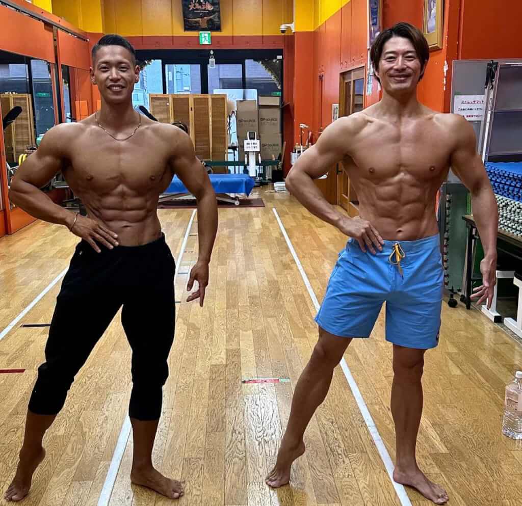 上原良介選手（左）とコアラ小嵐選手