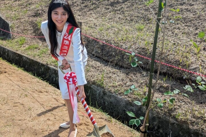 愛媛県植樹祭に準ミス日本