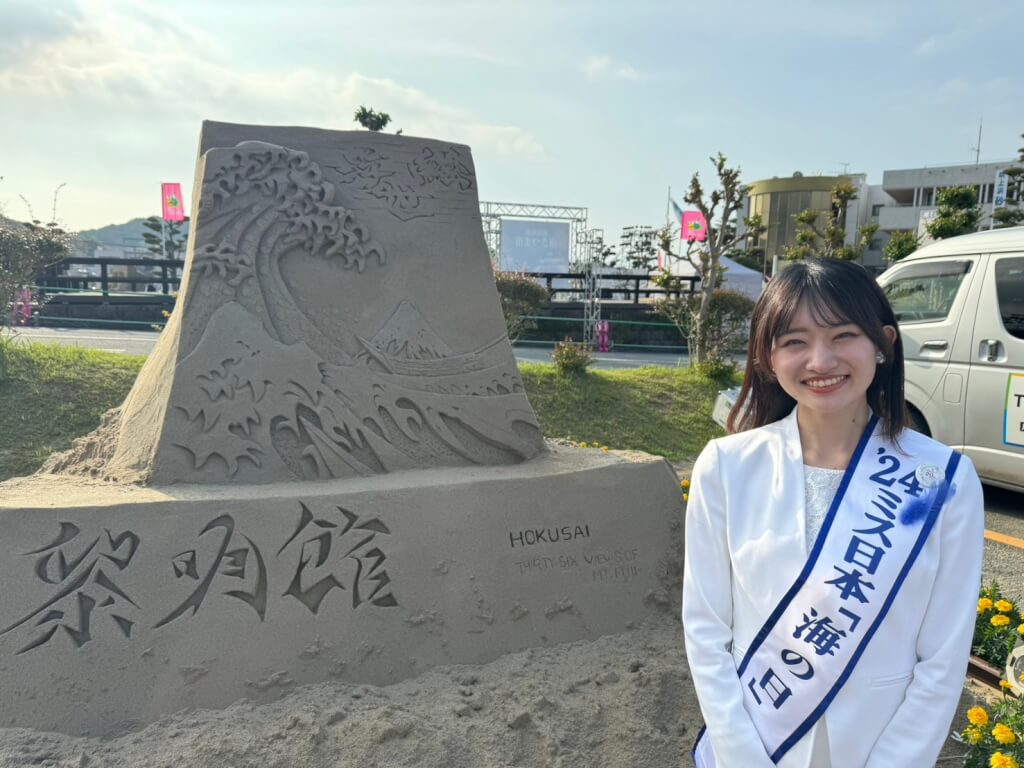 ミス日本「海の日」の有馬佳奈が「吹上浜　砂の祭典」に登場