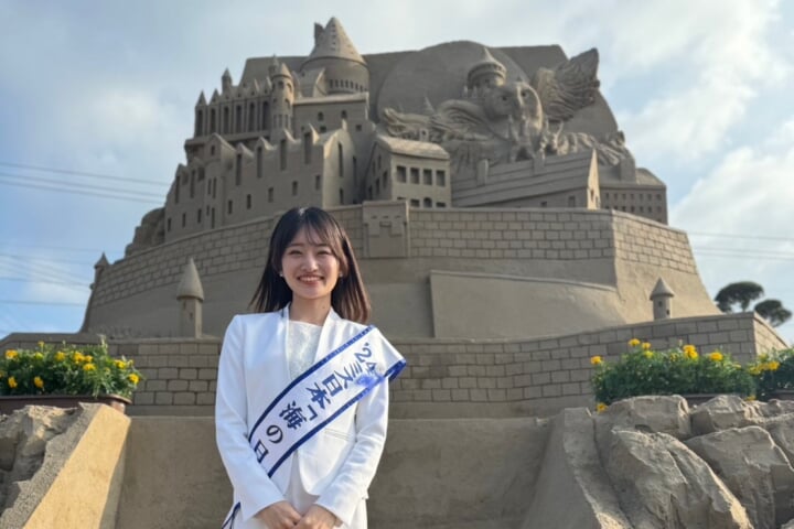 ミス日本「海の日」の有馬佳奈が「吹上浜　砂の祭典」に登場