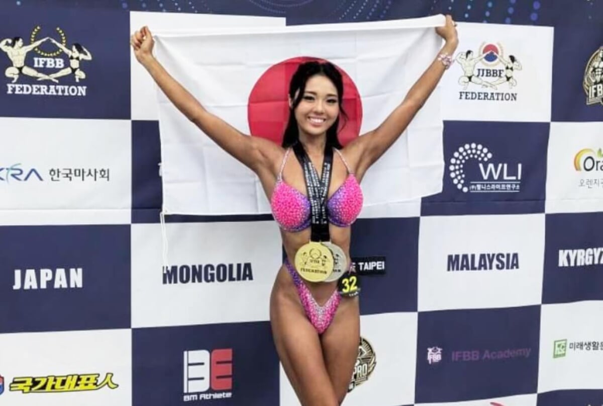 18歳の「女子高生ビキニ選手」が国際大会優勝！クラスメイト達も祝福