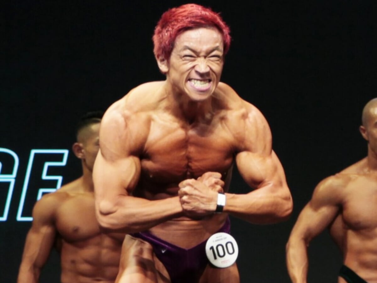 筋肉芸人“にしだっくす”がボディビル大会で見せたバキバキの身体 昨年