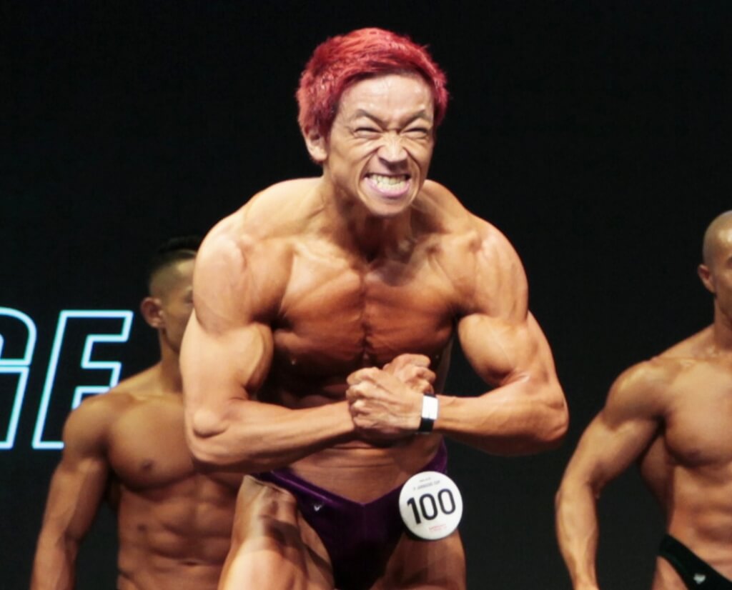 マッチョ 筋肉芸人“にしだっくす”がボディビル大会で見せたバキバキの身体 昨年