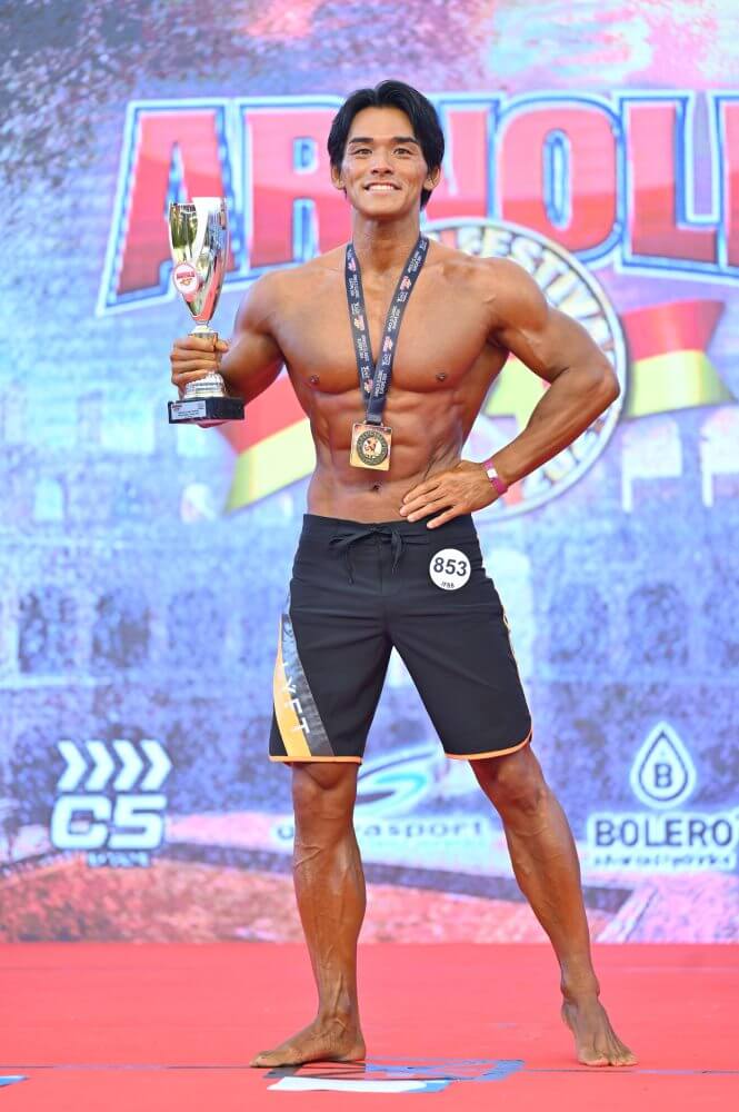 メンズフィジーク182㎝以下級優勝　津森一誠選手