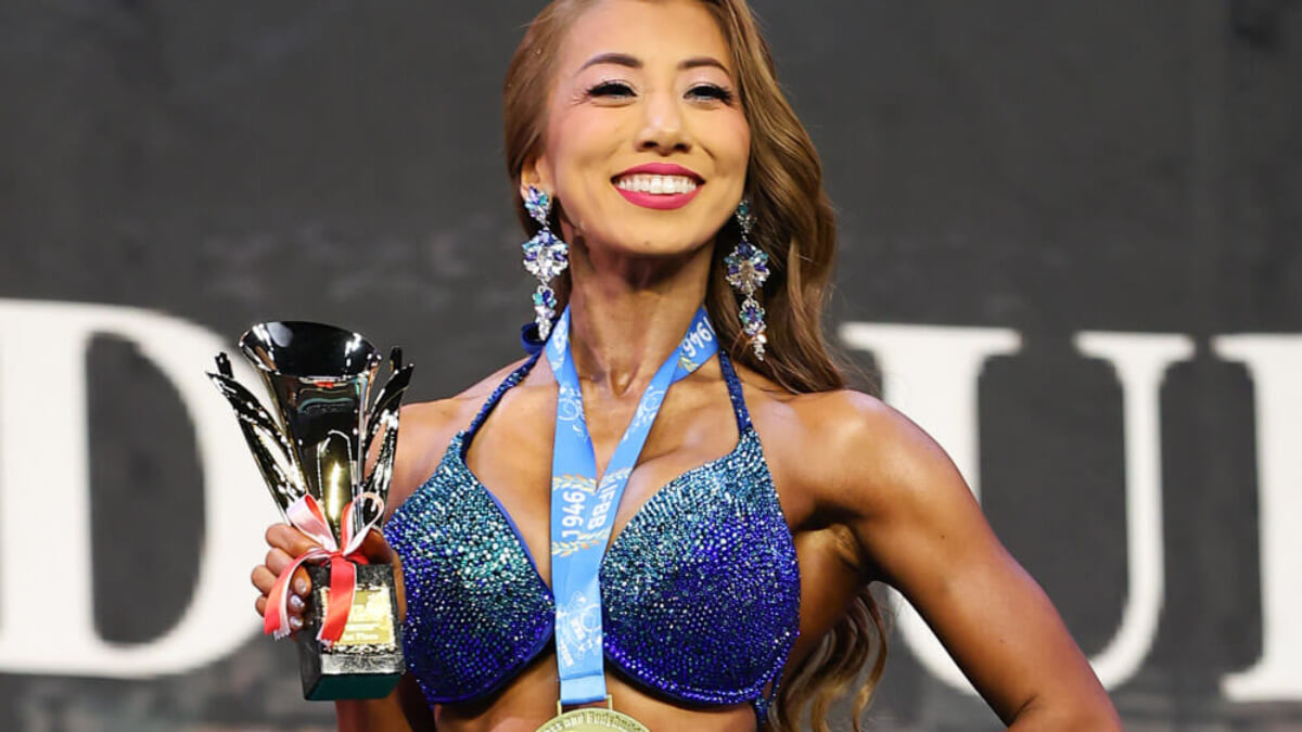 安井友梨 悲願の世界選手権ビキニ初優勝 レベルアップした砂時計ボディ 