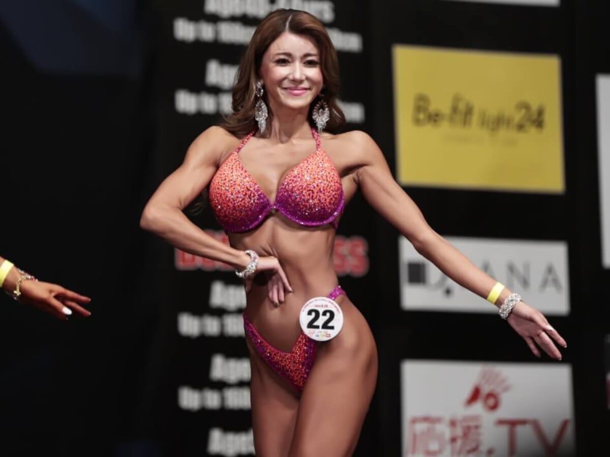 丸みのある美しいシルエットをつくりあげてボディコンテスト活躍の40歳