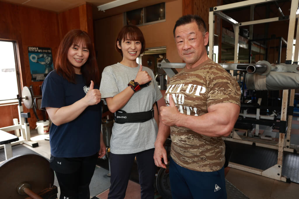 左から合戸真理子さん、安川侑希さん、合戸孝二さん