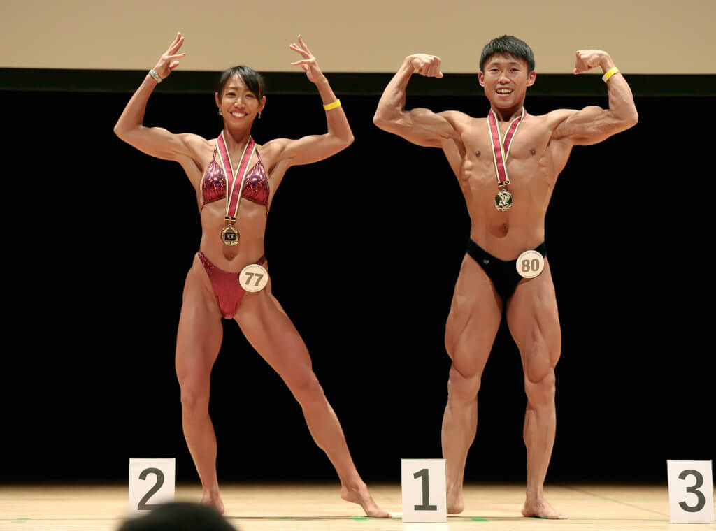 岩永真希さんと高根啓さん