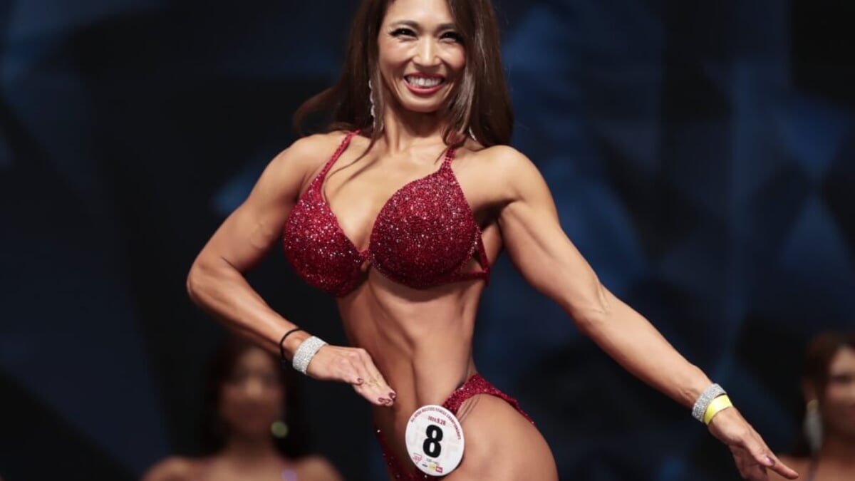 39歳看護師が逆三ボディを作り上げ、ビキニでコンテスト全国入賞！ 不