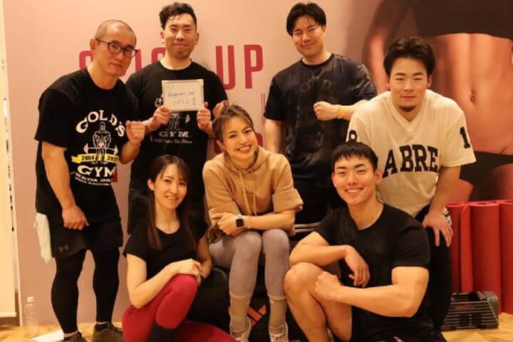 岡部友さんとトレーナー、参加者たち