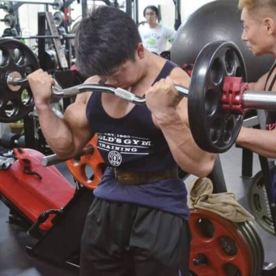 上腕二頭筋の鍛え方】筋トレで重要なダンベルカールのやり方を鋼鉄の男