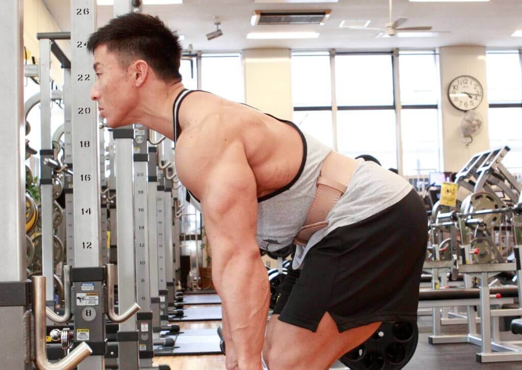 デッドリフトで腰痛い人必見!「骨盤の傾き」で効果や怪我のリスクが上がる【筋トレ1分コラム】