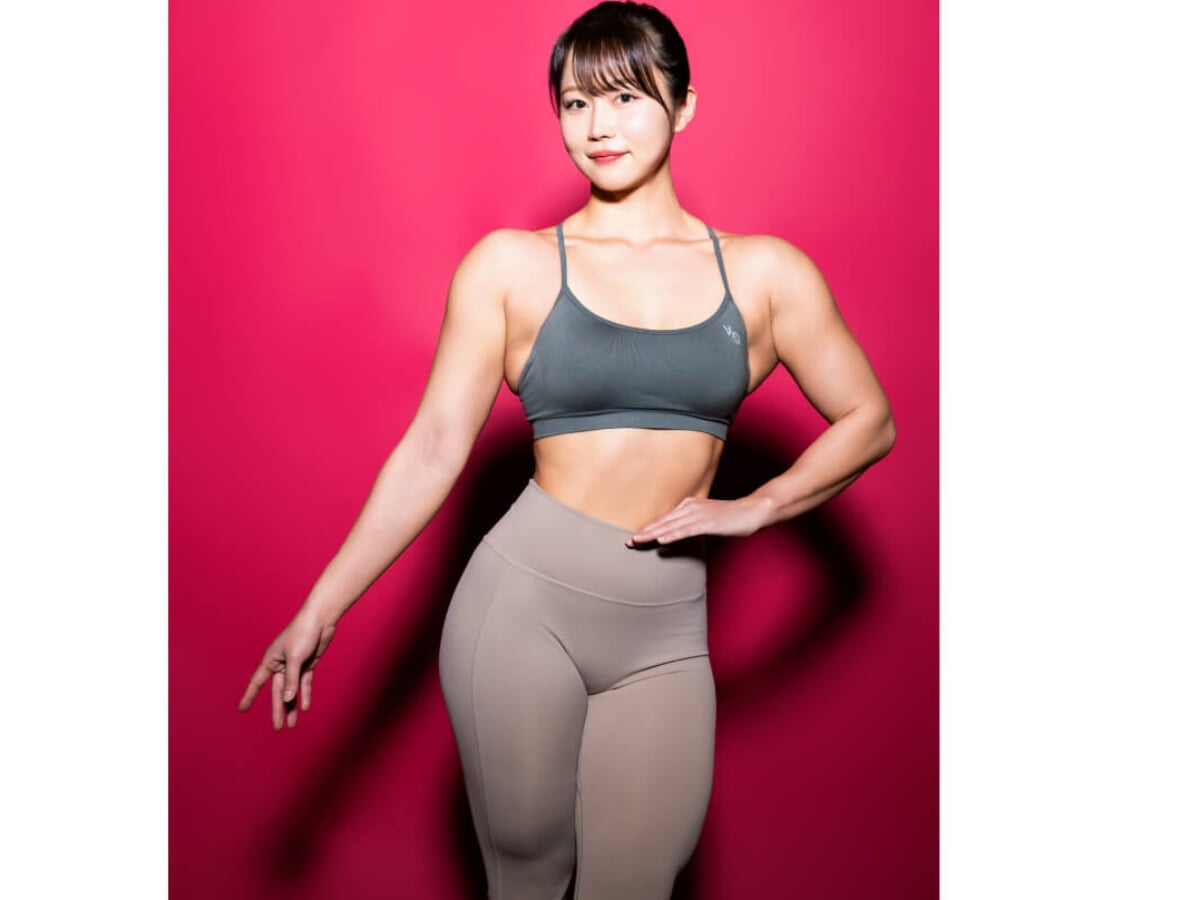 極太脚の筋トレインフルエンサー・ブラマジ田中が女性向け筋トレ雑誌の
