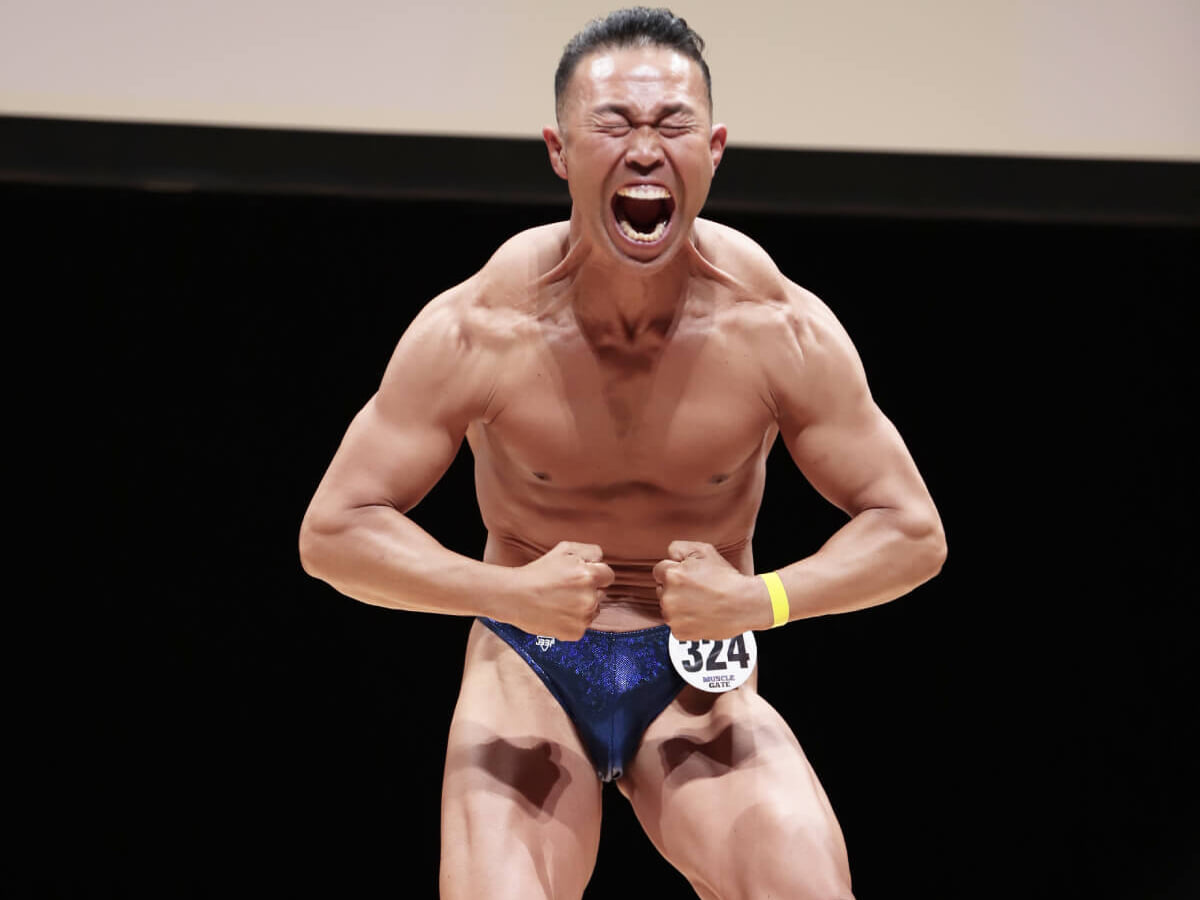 娘と家族を守るために始めた筋トレ 52歳パパトレーニーが魅せた金剛