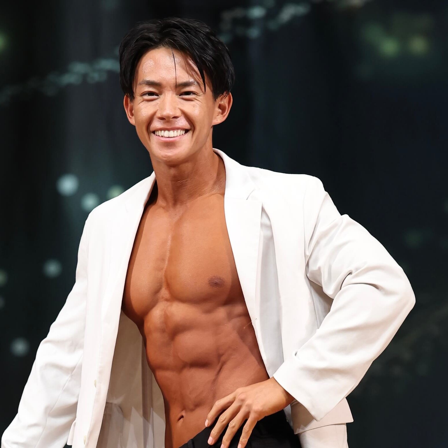 ジャケット×筋肉”の新カテゴリーがJBBFに 初代王者とJBBF専務理事に