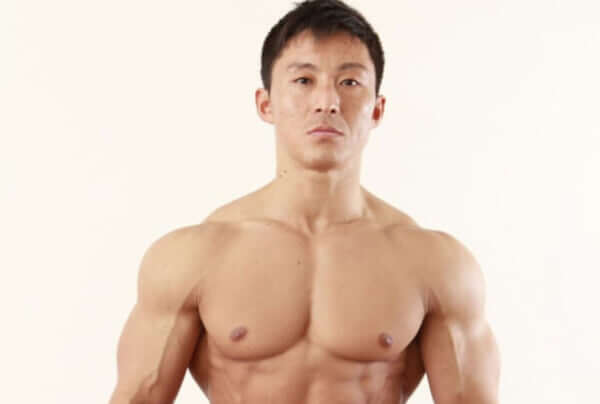 筋トレにも重要!肋骨の開閉をコントロールするための呼吸の改善方法をボディビル世界王者・鈴木雅が動画で解説