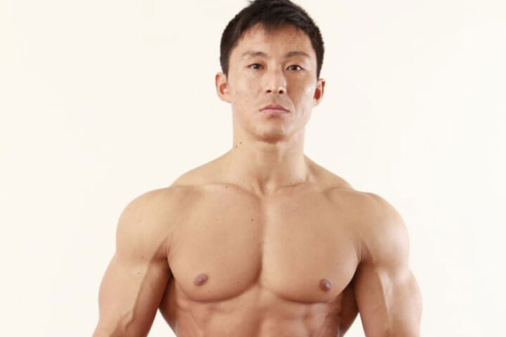 筋トレにも重要！肋骨の開閉をコントロールするための呼吸の改善方法をボディビル世界王者・鈴木雅が動画で解説