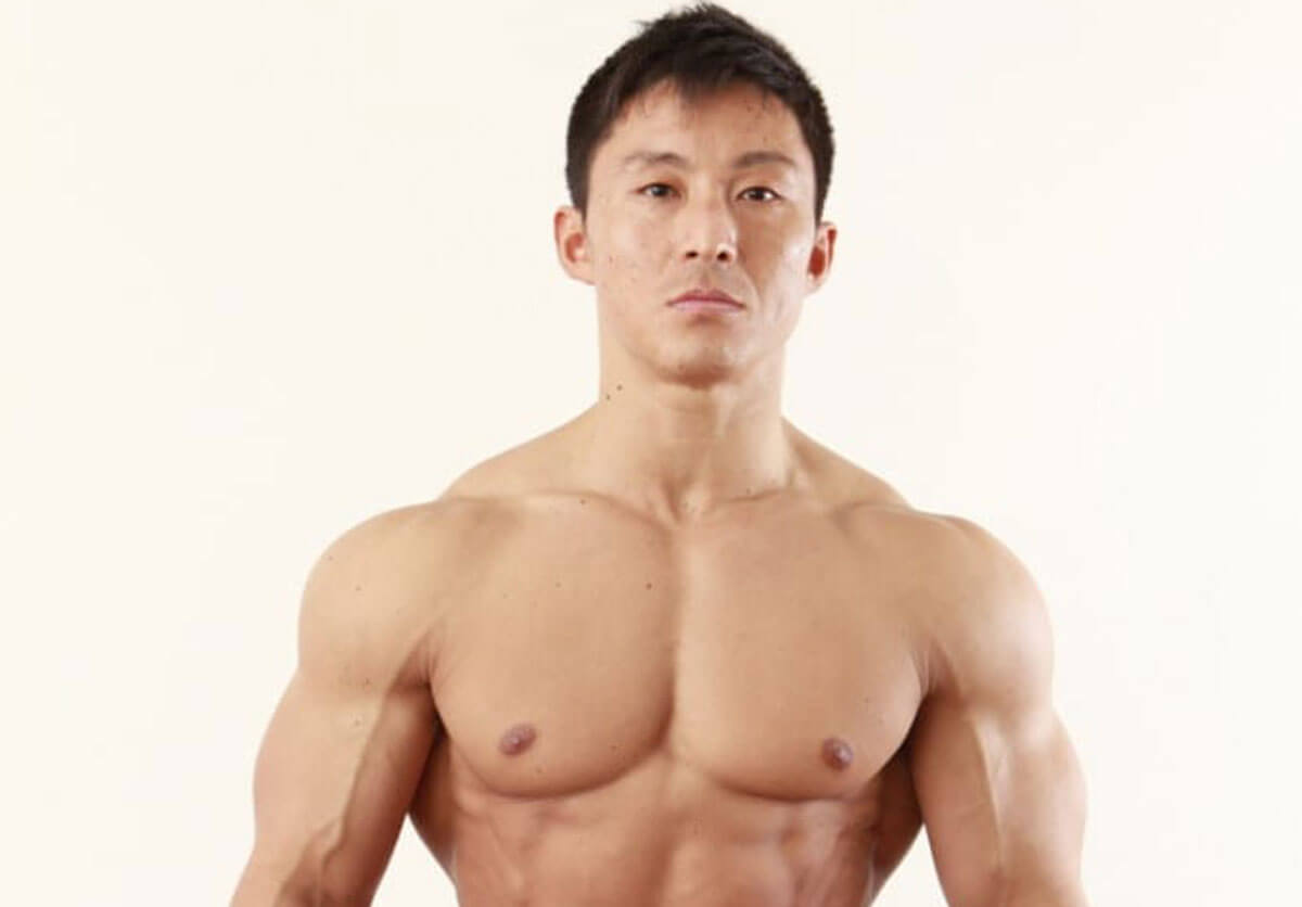 筋トレにも重要！肋骨の開閉をコントロールするための呼吸の改善方法をボディビル世界王者・鈴木雅が動画で解説