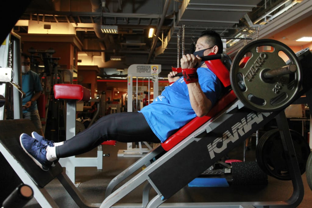 重心移動がポイント レジェンドビルダーのハックスクワット Fitness Love