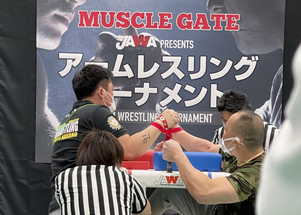 競技歴３年の選手が左右両腕で優勝 マッスルゲートアームレスリングトーナメント Fitness Love