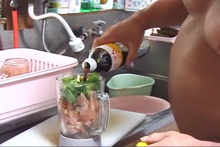 マッスル北村 半解凍の 生 の鶏肉入り 伝説のスペシャルドリンク Fitness Love