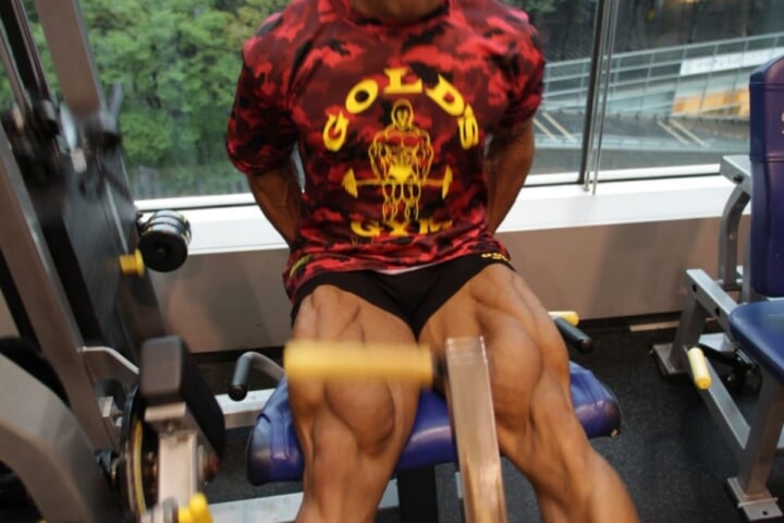 【大腿四頭筋に効く筋トレ種目】初心者にもおすすめの鍛え方を世界チャンピオン・鈴木雅が解説