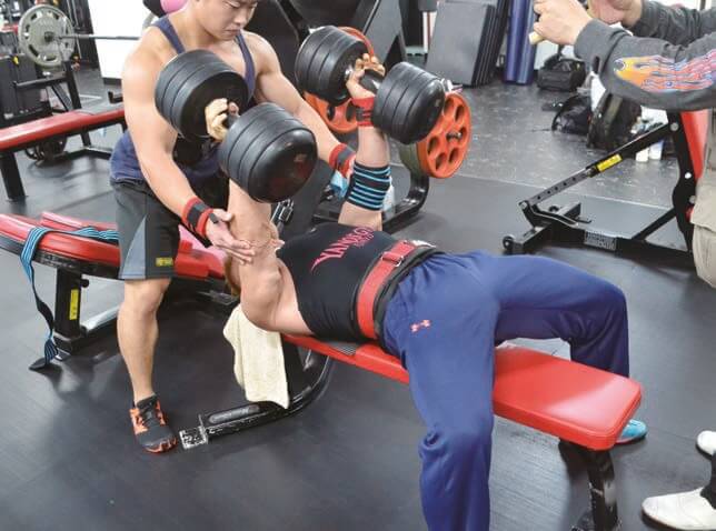 鋼鉄の男 谷野義弘流のダンベルフライで密度の高い大胸筋を作り上げる Fitness Love