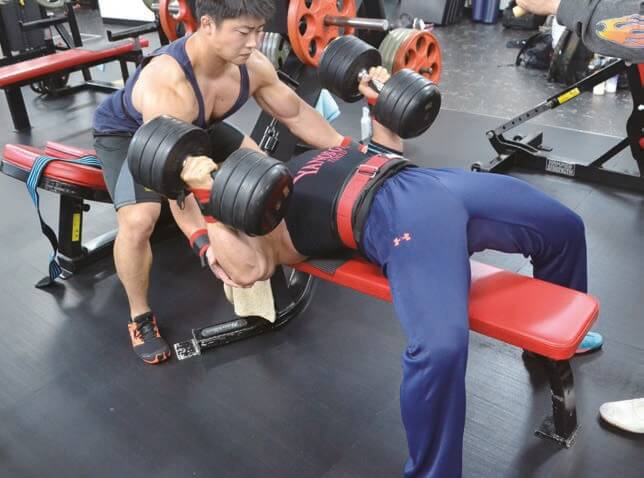 鋼鉄の男 谷野義弘流のダンベルフライで密度の高い大胸筋を作り上げる Fitness Love