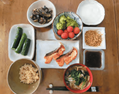 平日の昼は仕事上 学校給食を食べる トップボディビルダー 林英二の減量時のフル食公開 Fitness Love